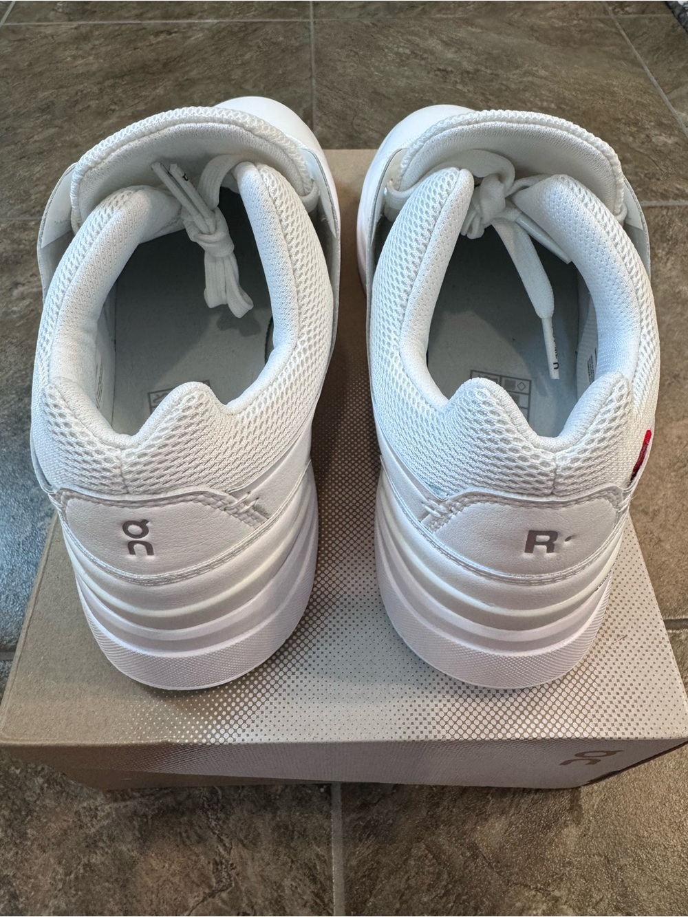 On Running Women's THE ROGER Advantage - Picture 6 of 10